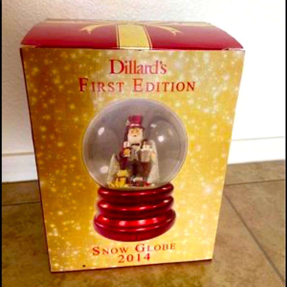 2014 Dillard's First Edition Snow Globe Christmas Santa Claus Christmas Tree